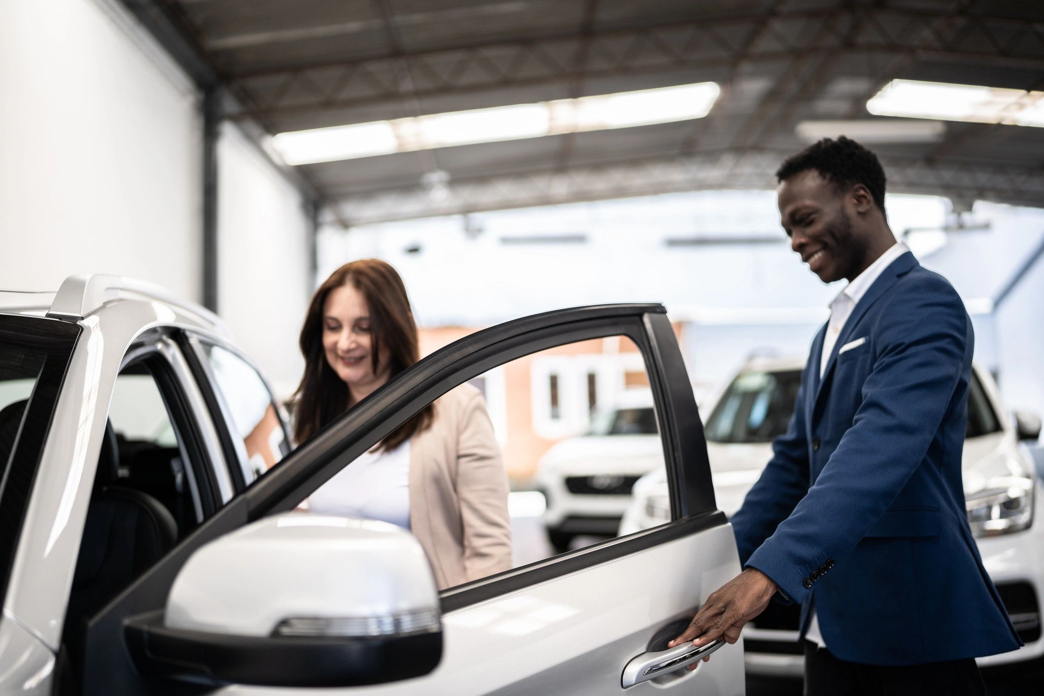 Customer receiving vehicle information from a service representative